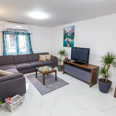 Starry Sky With Pool And Jacuzzi Villa Slivno (Split-Dalmatia)